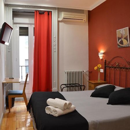 Hostal Aresol Madrid Kültér fotó