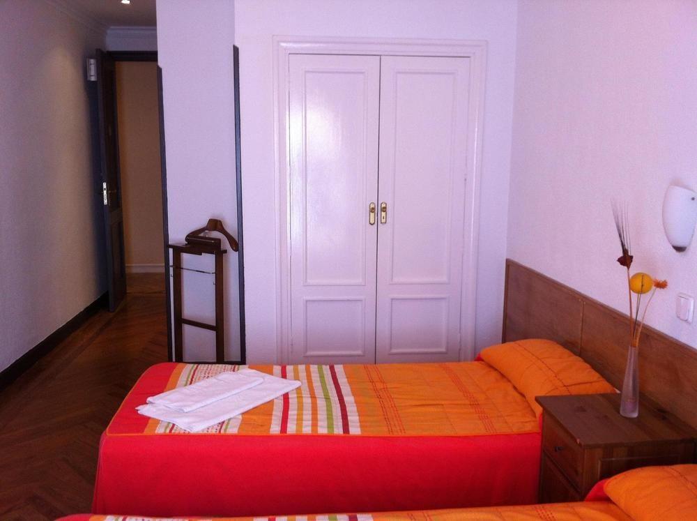 Hostal Aresol Madrid Kültér fotó