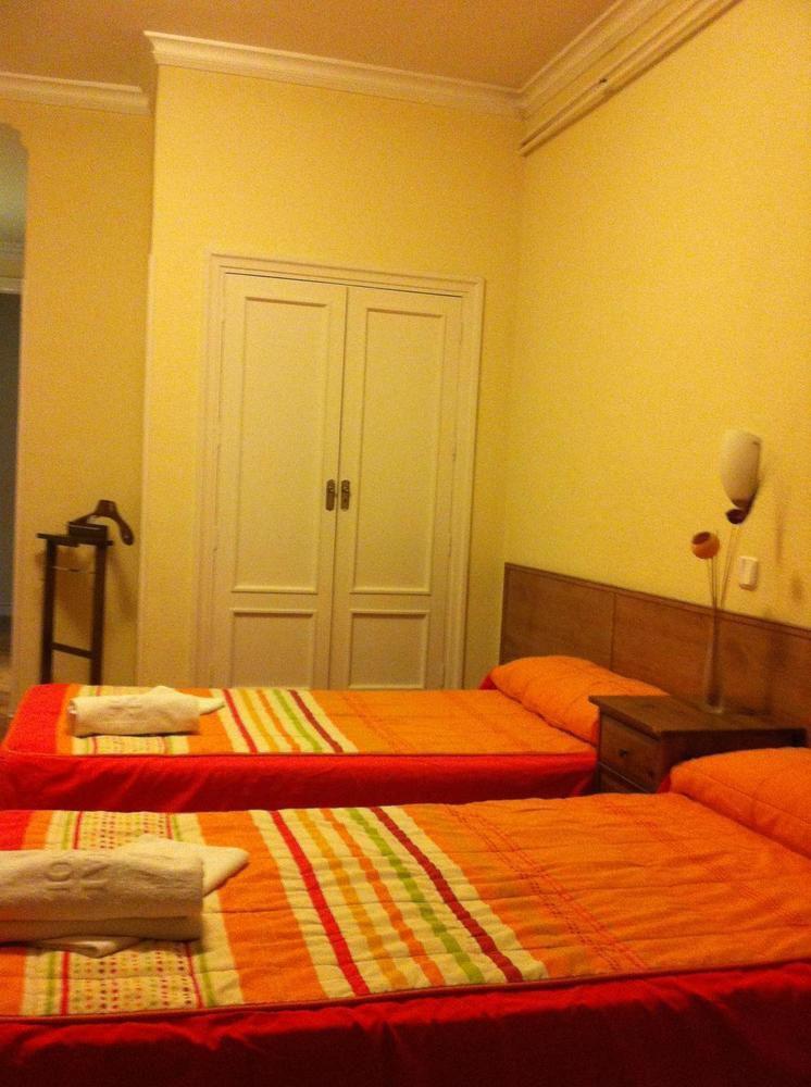 Hostal Aresol Madrid Kültér fotó