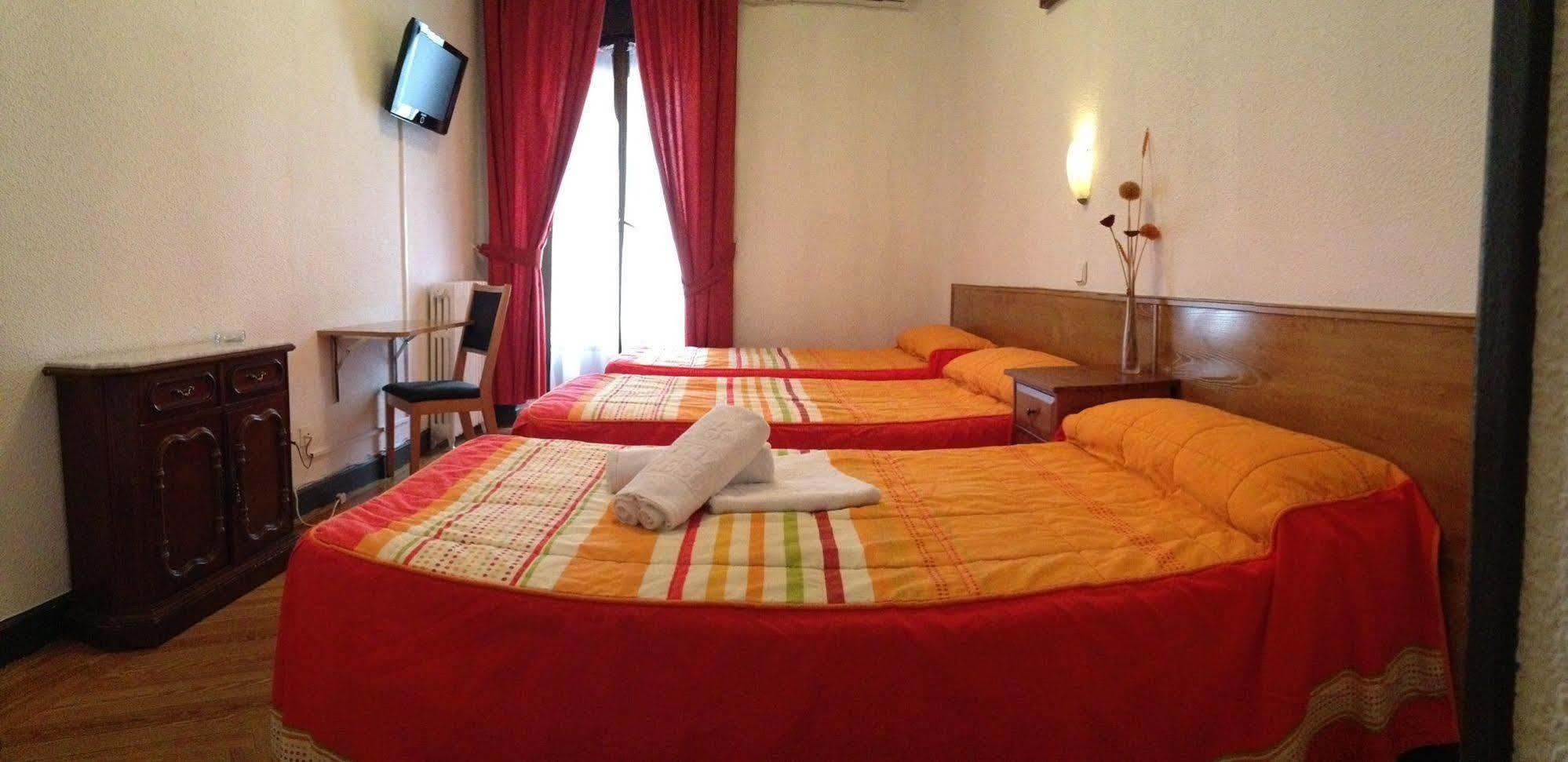 Hostal Aresol Madrid Kültér fotó