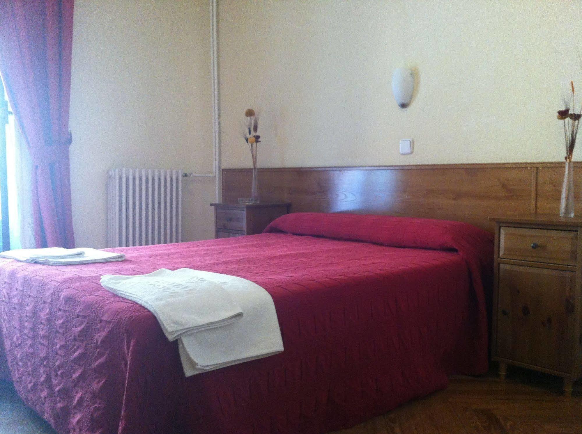 Hostal Aresol Madrid Kültér fotó