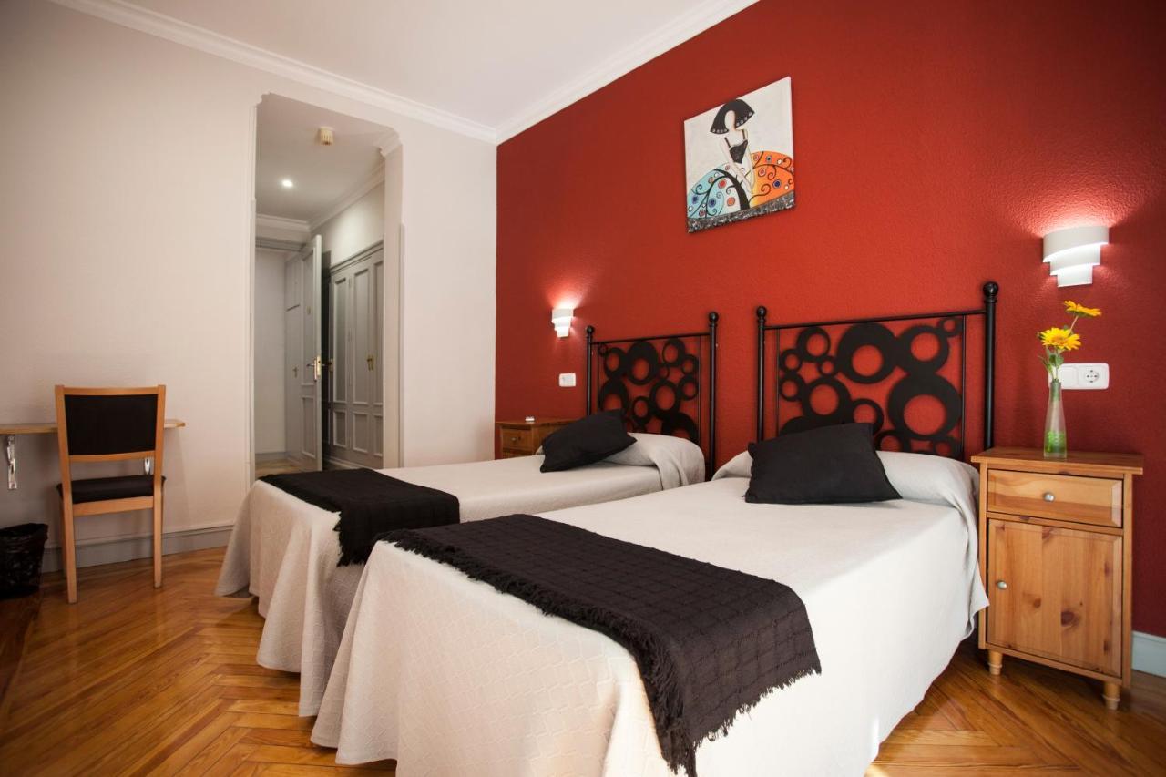 Hostal Aresol Madrid Kültér fotó