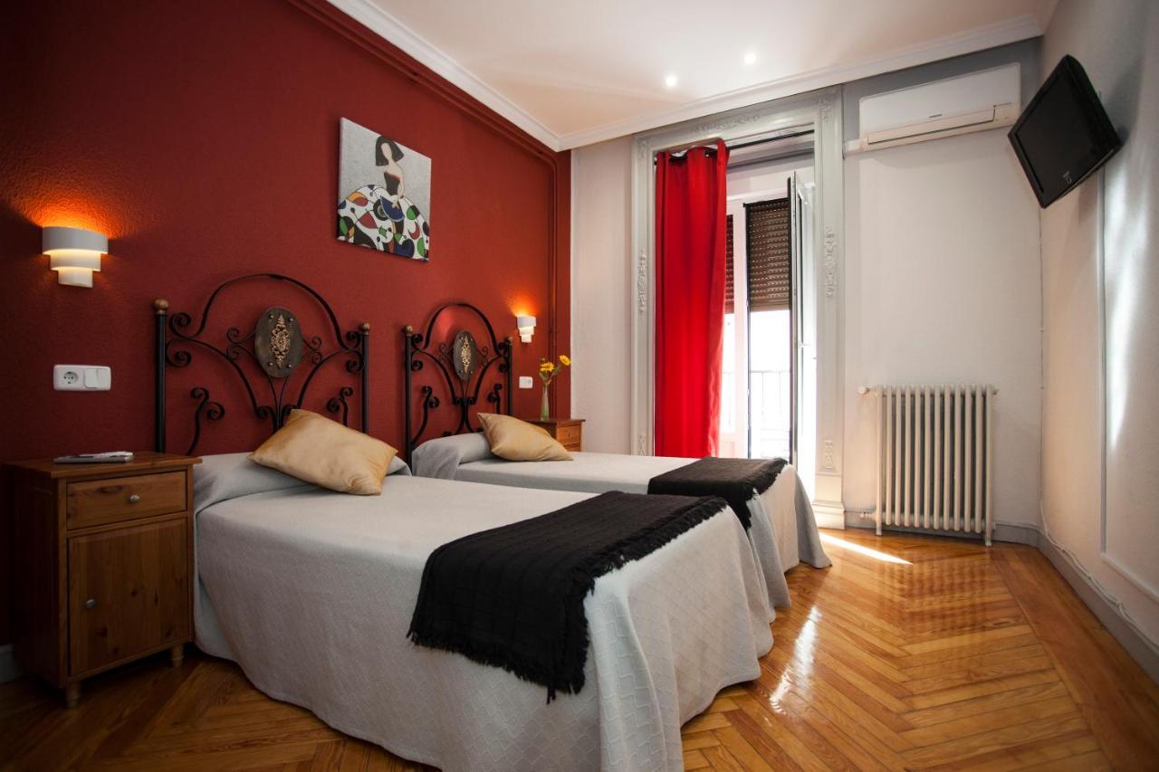 Hostal Aresol Madrid Kültér fotó