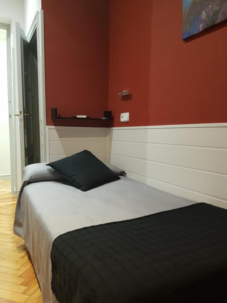 Hostal Aresol Madrid Kültér fotó